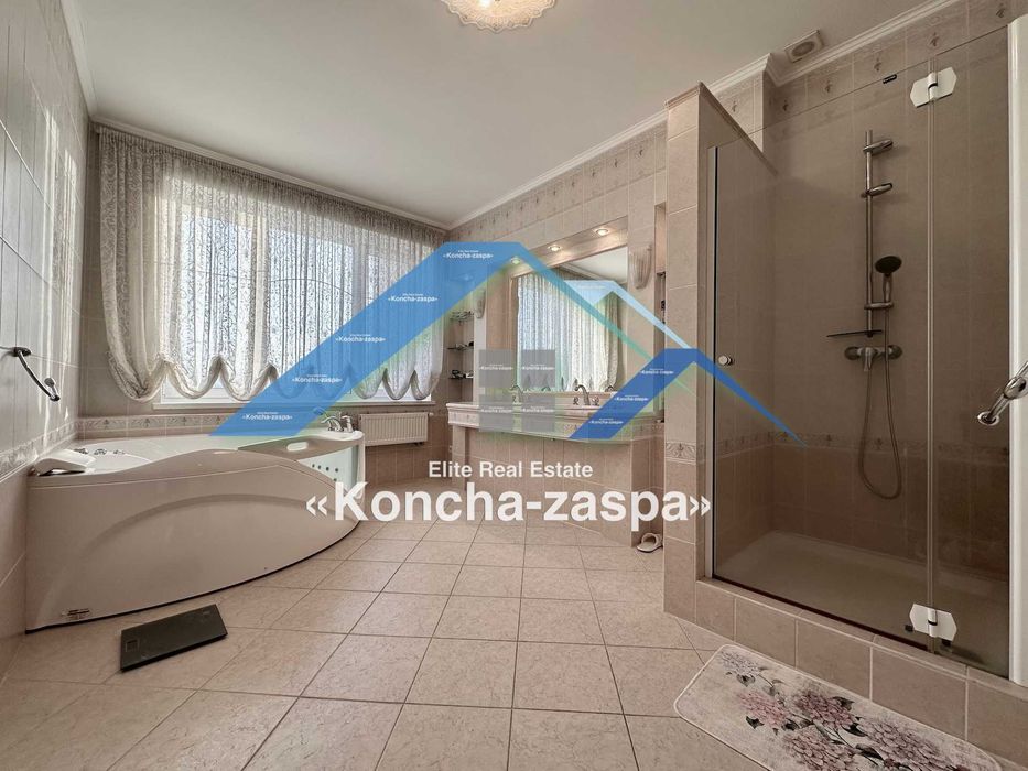Будинок в закритому котеджному містечку