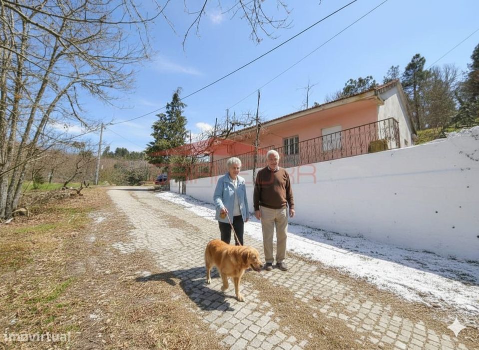 Moradia térrea Carrazeda de Ansiães em Linhares — Parambos, Bragança