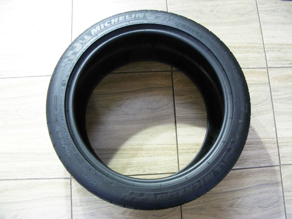 Літня гума 295/35/19 -2 шт.Michelin Pilot Super Sport.