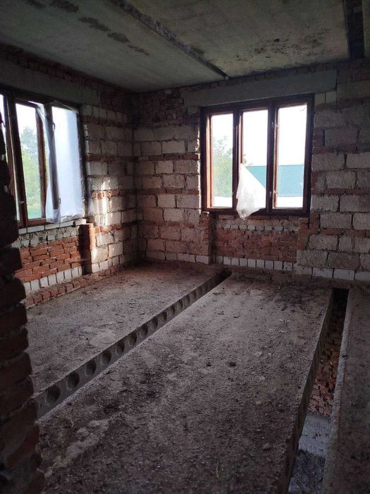 незавершене будівництво та земельна ділянка 24 сот., с. Великосілки