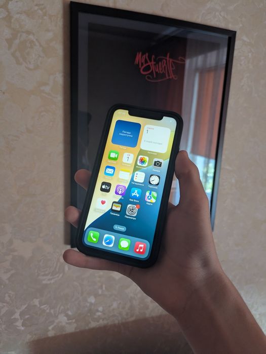 iPhone xr (128gb)