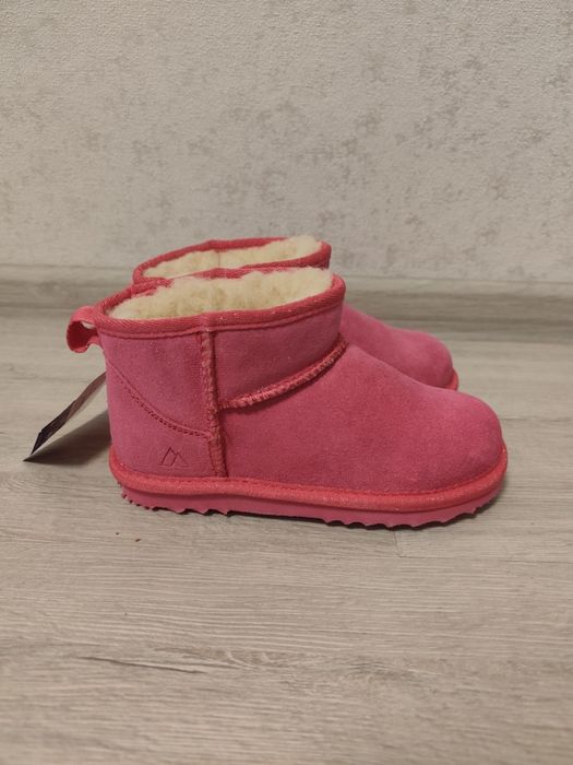 Уггі для дівчинки