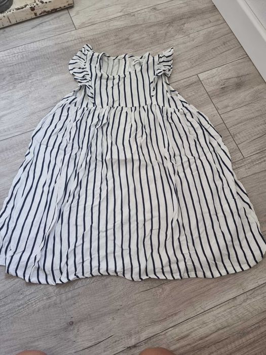 Zwiewna sukienka dla dziewczynki 134