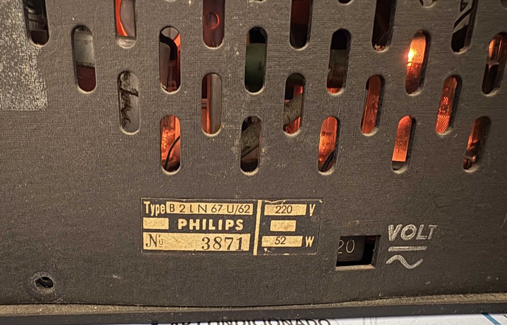 Radio a válvulas Philips Portugal B2LN67 U/62