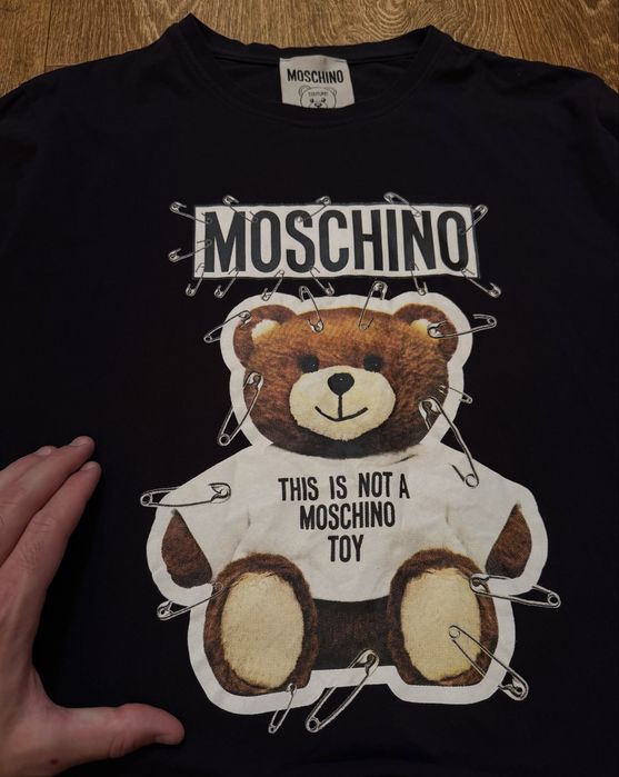 Футболка от Moschino