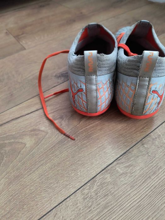 Buty korki do piłki nożnej