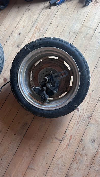 Pneus para mota elétrica (scooters]