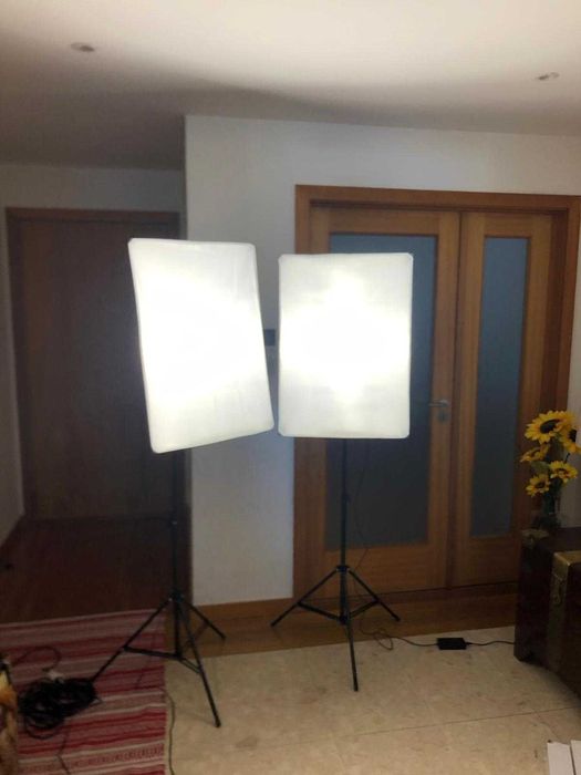 Conjunto de focos Led com tripés e difusores - Novo