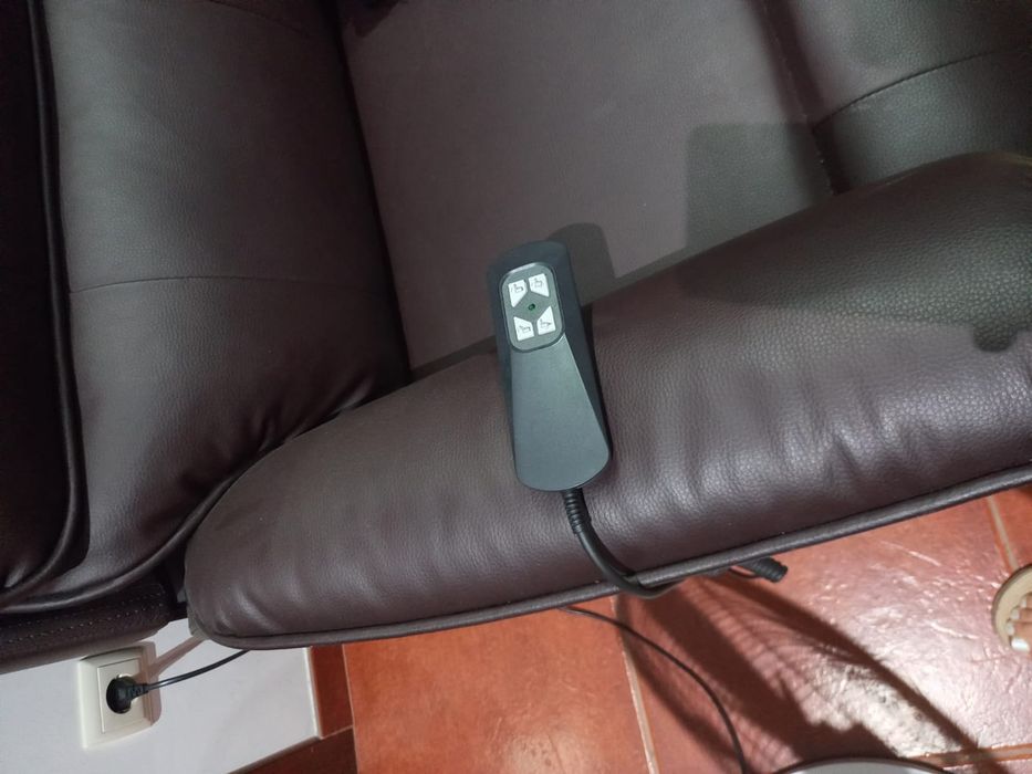 Poltrona geriátrica em pele