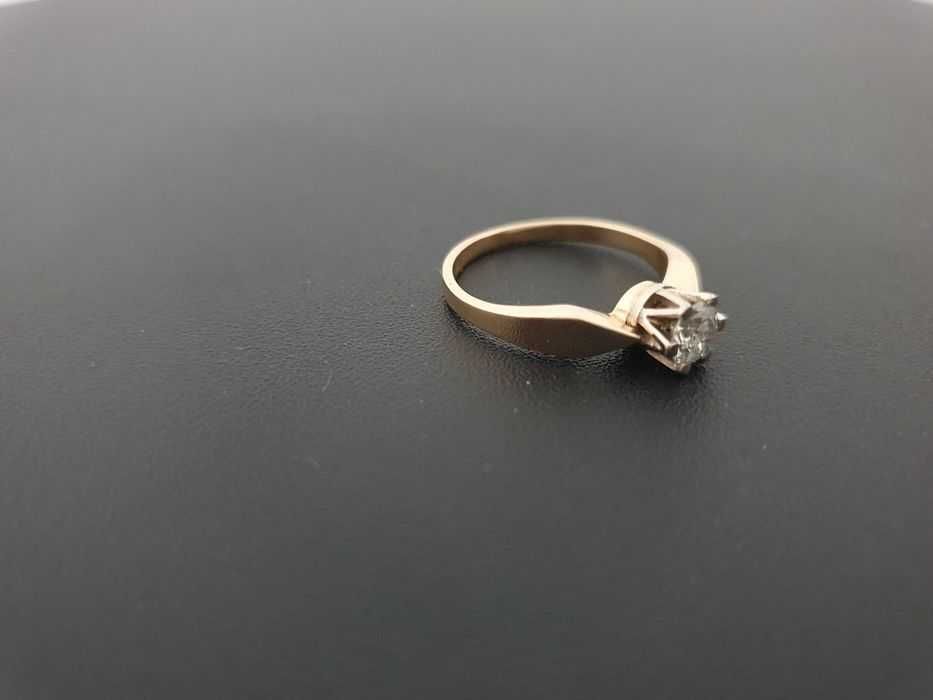 Złoty 585  Pierścionek z diamentem 0,42ct