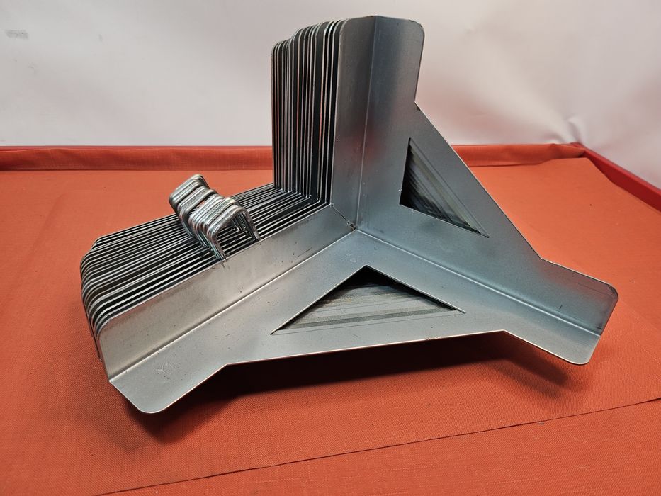 metalowe wsporniki narożne(23 szt)