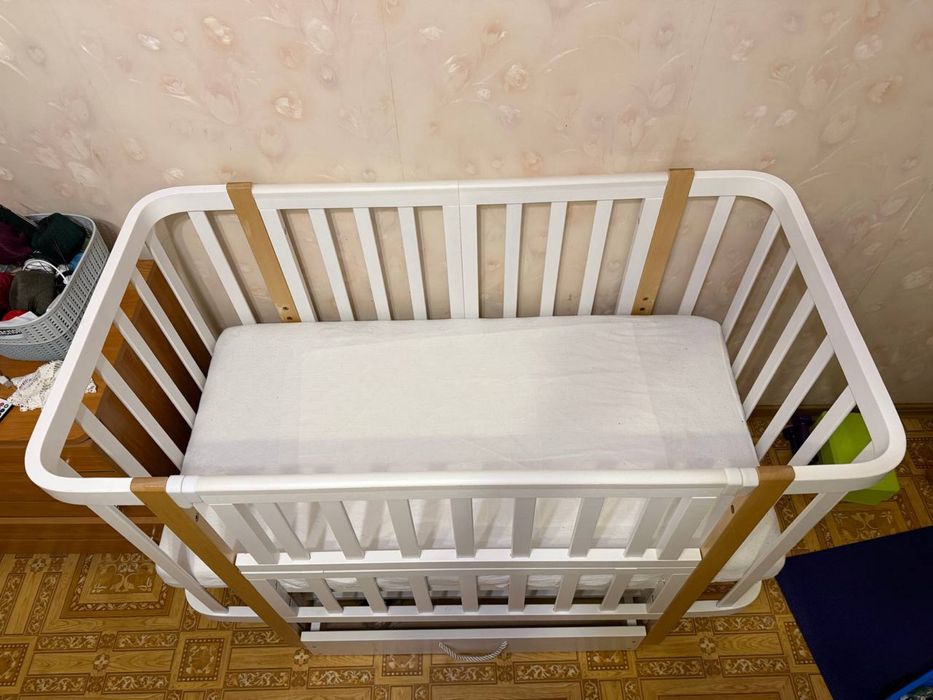 Дитяча кроватка, манеж