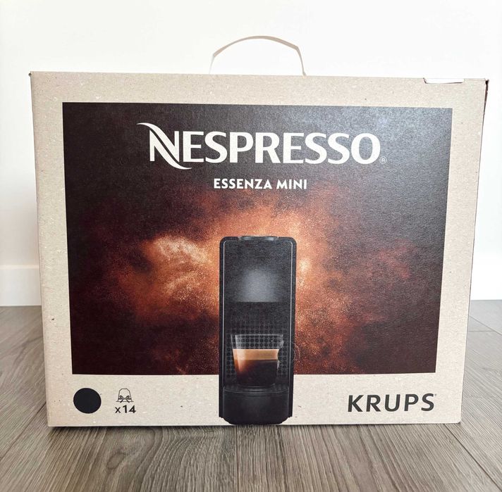 Máquina de café Nespresso Essenza Mini Preta (Nova e sem uso)
