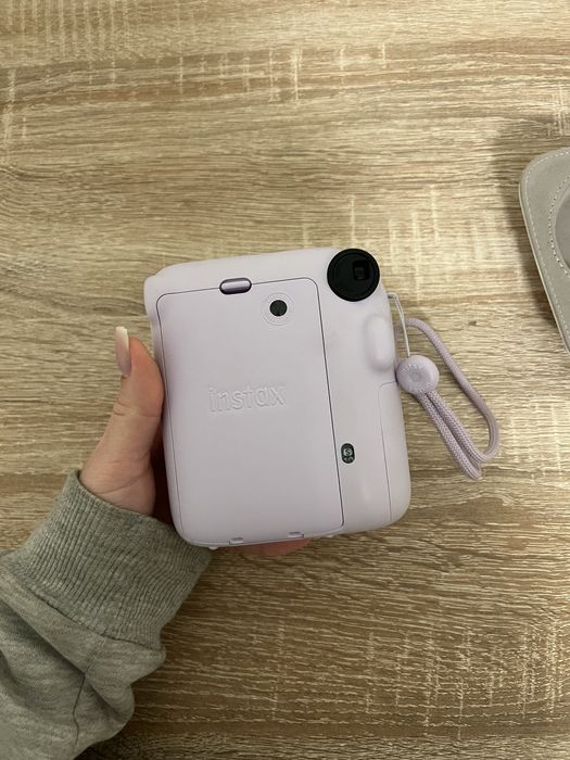 Fujifilm Instax Mini 12 лавандовий + білий чохол в подарунок