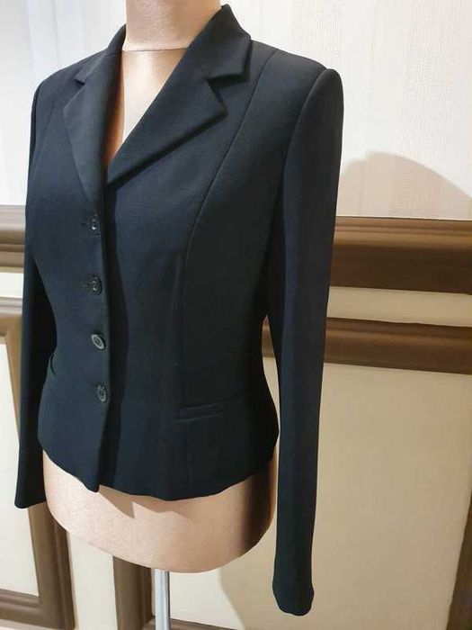 Elegancka czarna marynarka