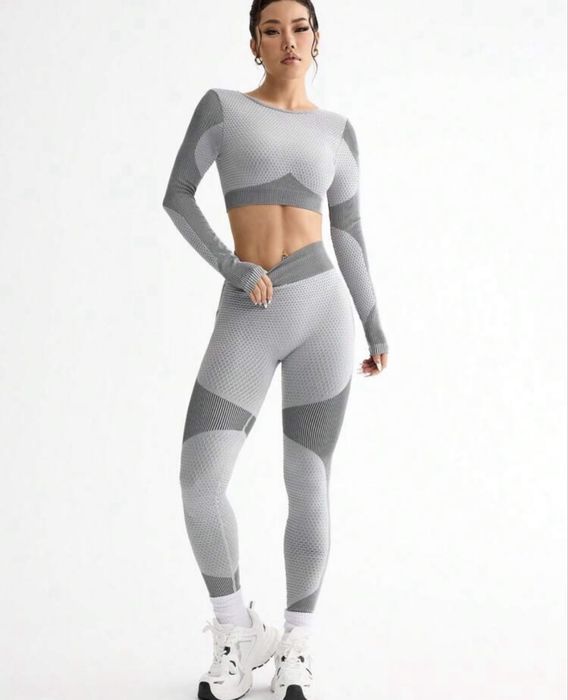 Стильний спортивний костюм