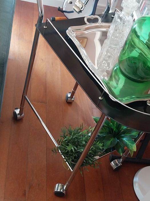 Carrinho de bebidas com rodas | metal e vidro | ótimo estado