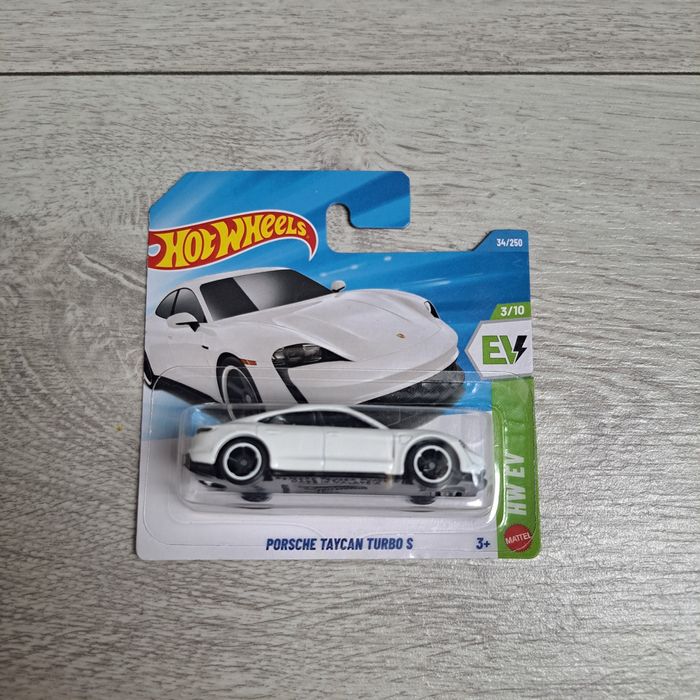 Samochodzik Hot Wheels Porsche Taycan Turbo S JJJ05