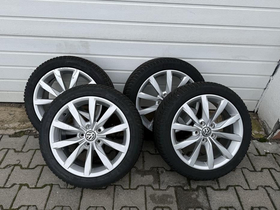 FELGI ALUMINIOWE VW 17″ z oponami wielosezonowymi Kleber