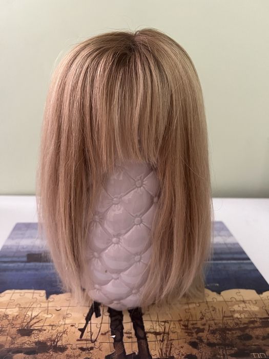 Перука з натурального волосся (чиста словʼянка) текстура волосся висок