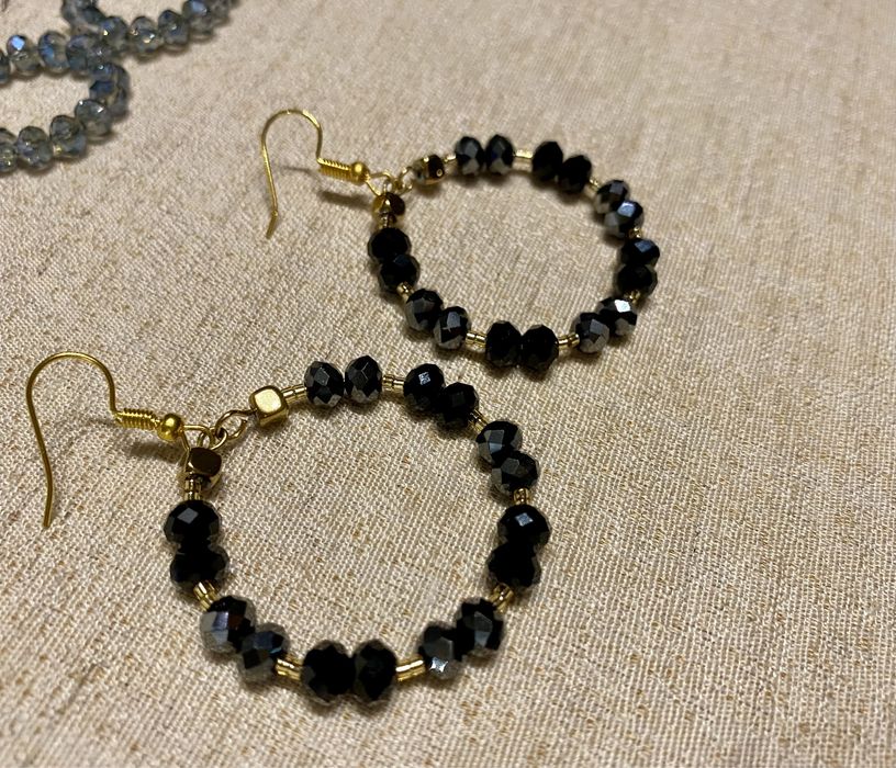 Brincos artesanais brilhantes