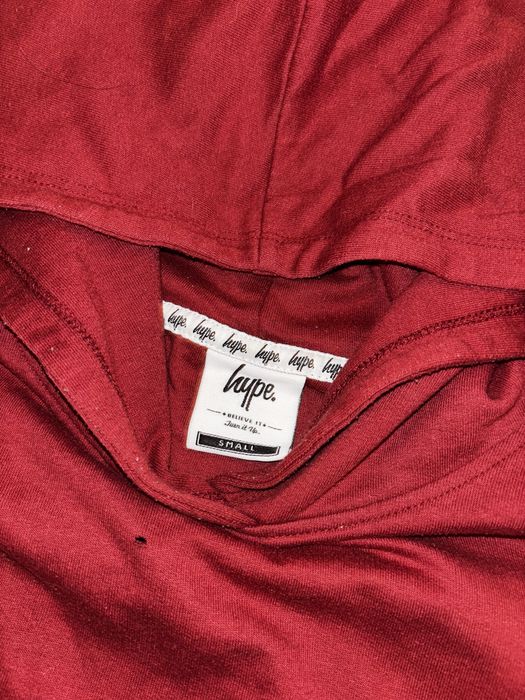 czerwona bluza bez rekawow