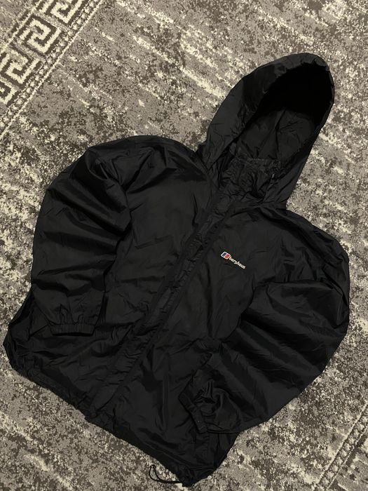 Куртка ветровка Berghaus Л-ХЛ розмір чорного кольору