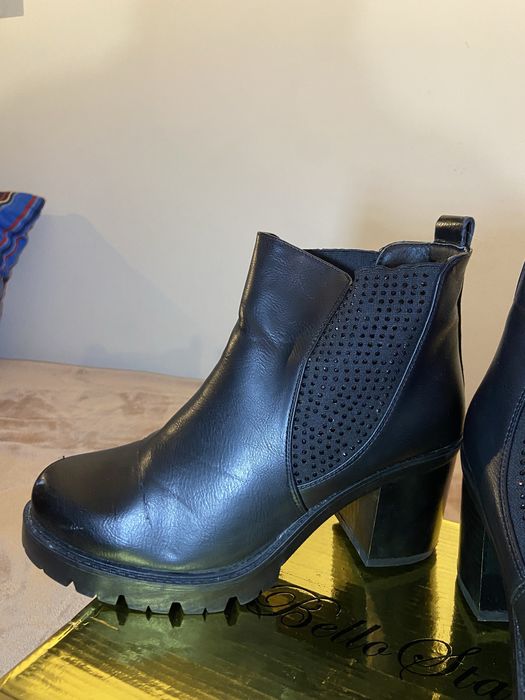 Botas pretas como novas