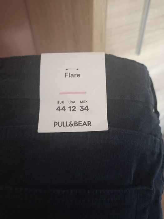 Spodnie sztrukowe Pull& Bear