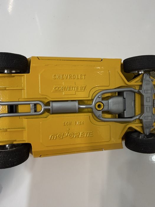 Conjunto Corvette Chevrolet 1/24 + 1/38
