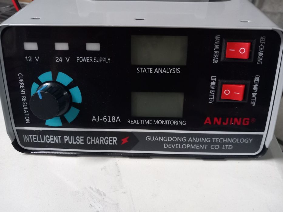 Carregador de baterias 12V / 24V