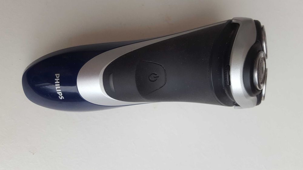 Máquina barbear Philips PT735