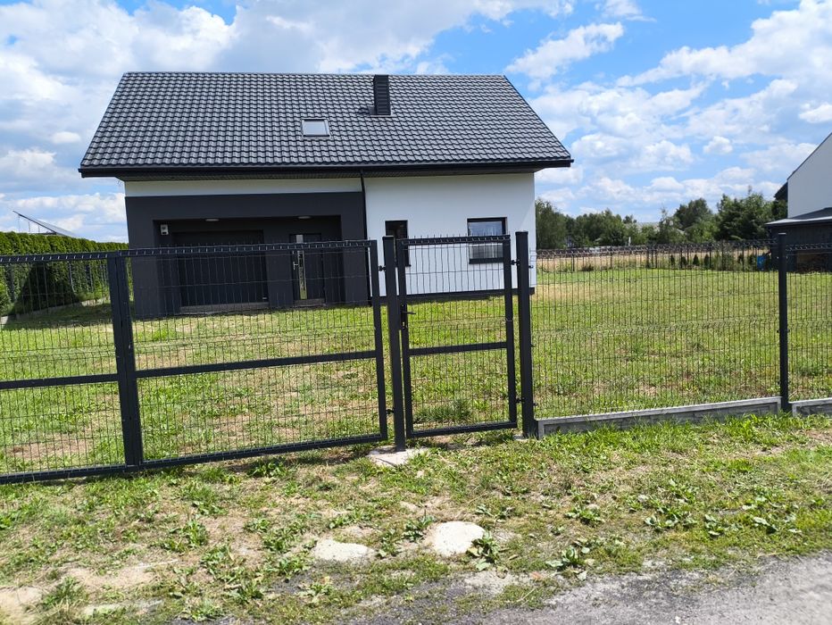 Dom wolnostojący Kudrowice położony na obrzeżach Pabianic.