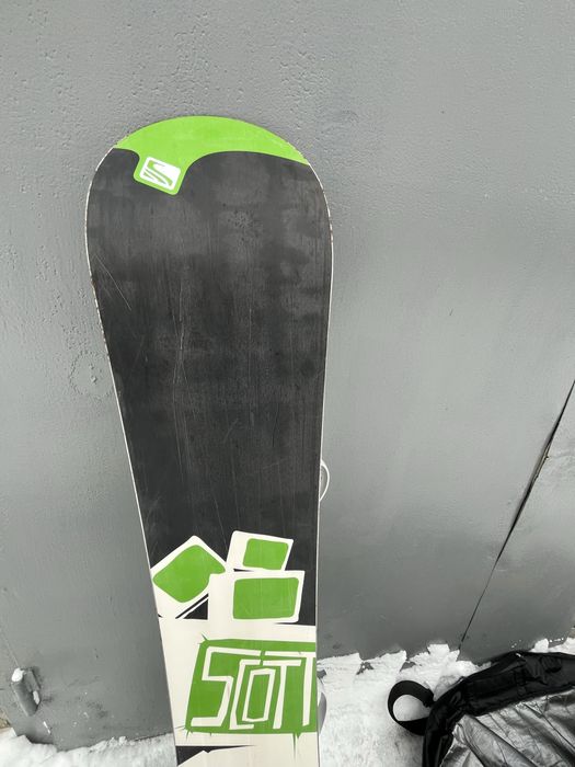 Сноуборд з кріпленнями.