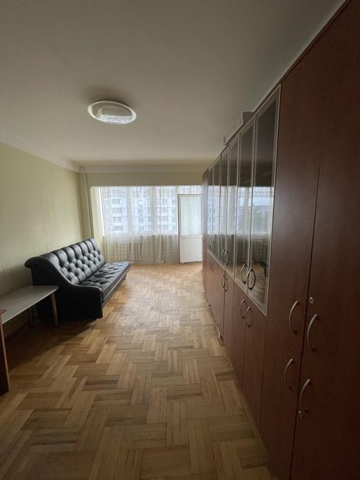 Здається 3-кімнатна квартира,метро Лісова