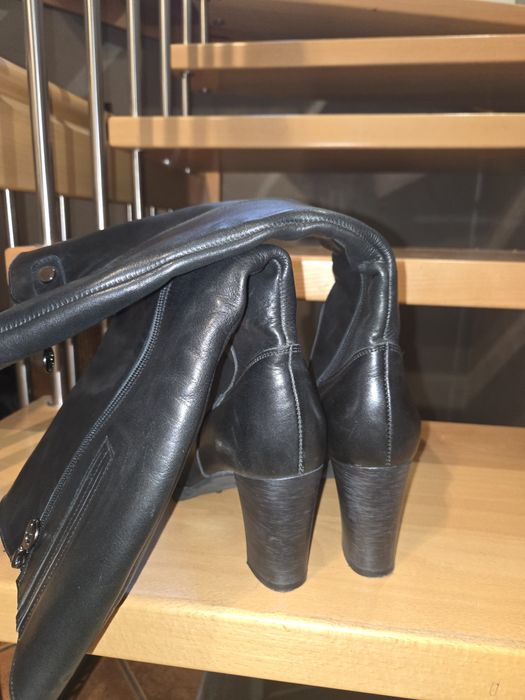 Nowe skórzane kozaki 39