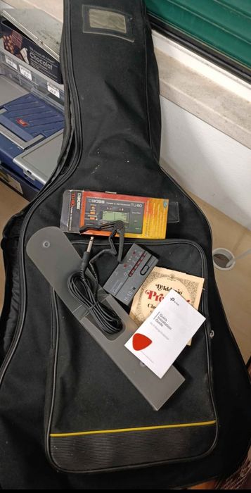 Guitarra Almansa 403 Cedro 
 Localização: Óbid