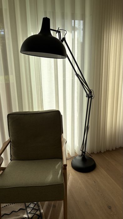 Candeeiro de Pé Articulado AREA | Design Moderno | Excelente Estado | 130€