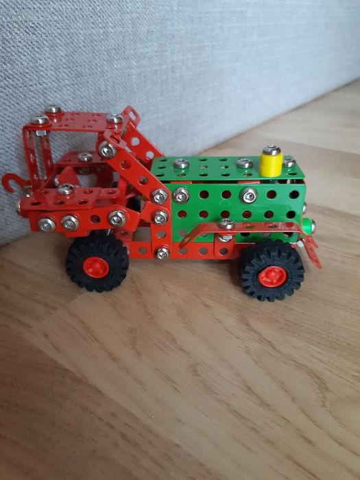 Samochód metalowy konstrukcja do skręcania