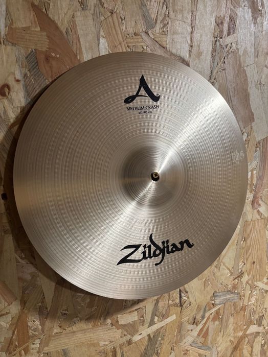 Prato Crash Zildjian Serie A Medium 16"