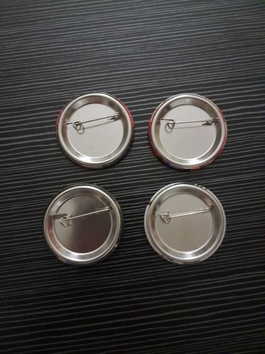 Лот значків 4 шт 44 мм