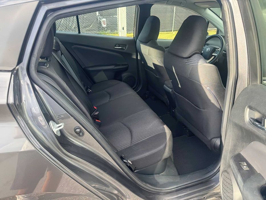 Toyota Prius      2016
