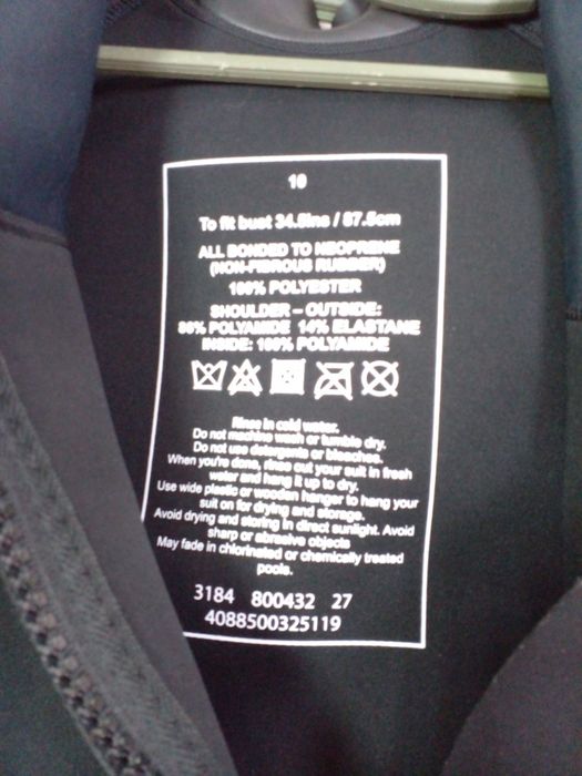 Гидрокостюм хорошее качество .