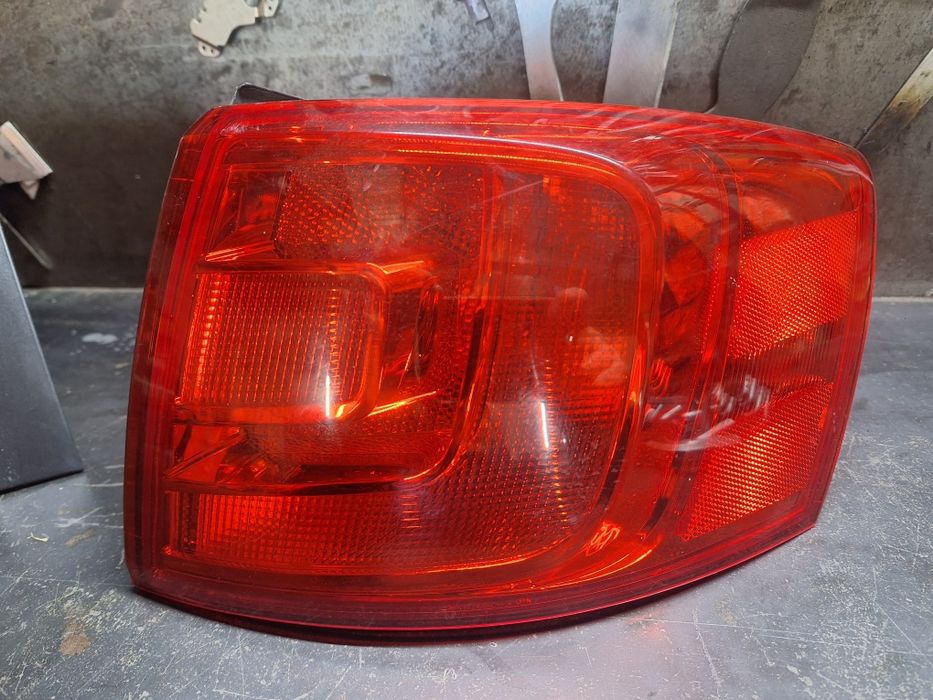 Задні ліхтарі VW Jetta 6