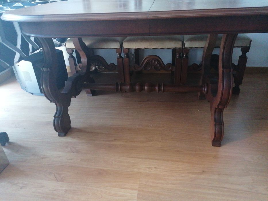 Extendable Living Room Table in Wood64751659990529122