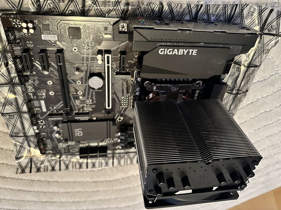 Z490 Gigabyte + i5 10400F + chlodzenie