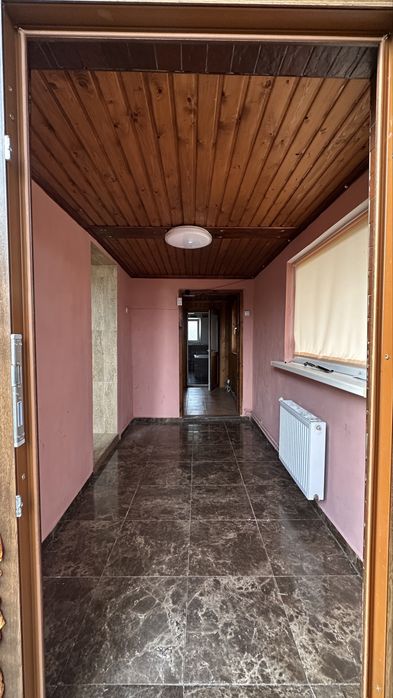 Продаж будинку, поруч з містом