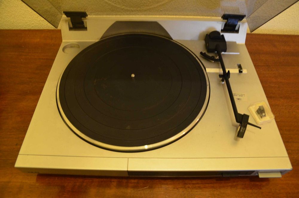 Gira Discos Akai AP-X1