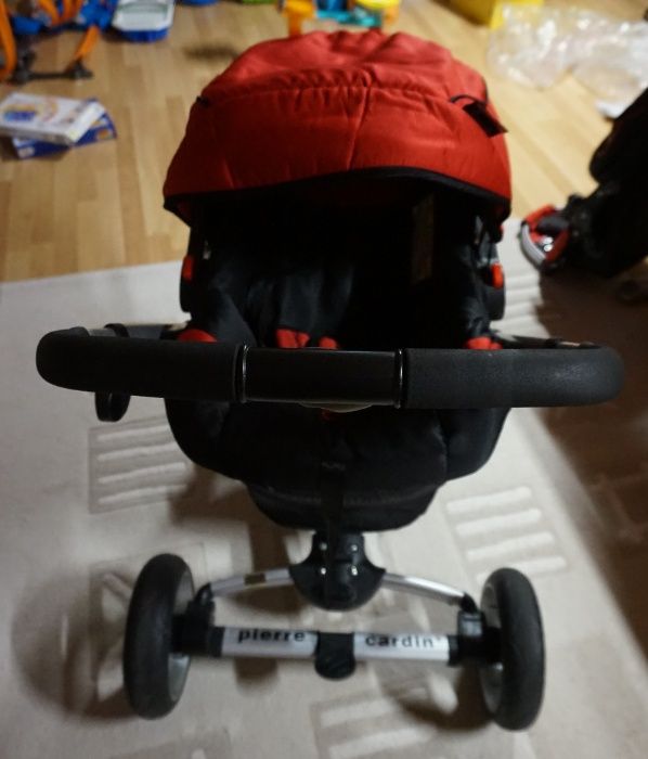 Carrinho de bebé Pierre Cardan