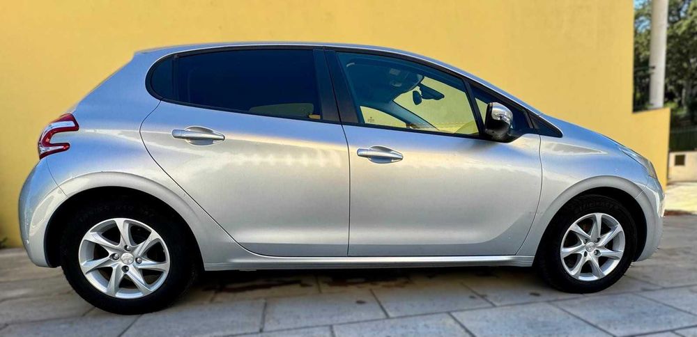 Peugeot 208 1.4 HDi Active 2015 — photo 4